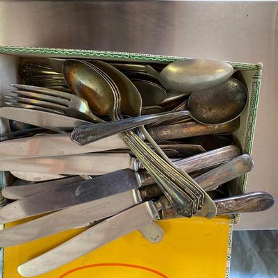 CUISINART TOASTER OVEN AND A BOX OF FLATWARE