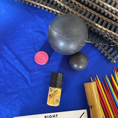 CHILDREN.’S RECORD PLAYER & OTHER OLD MISC KIDS ITEMS