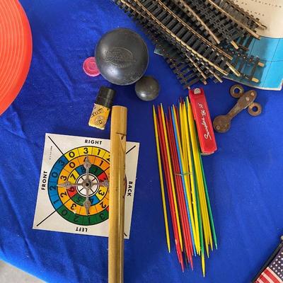 CHILDREN.’S RECORD PLAYER & OTHER OLD MISC KIDS ITEMS
