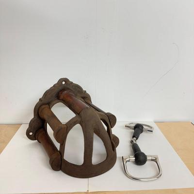 1189 Antique Iron Wall Mounted Horse Bridle/Tact Holder