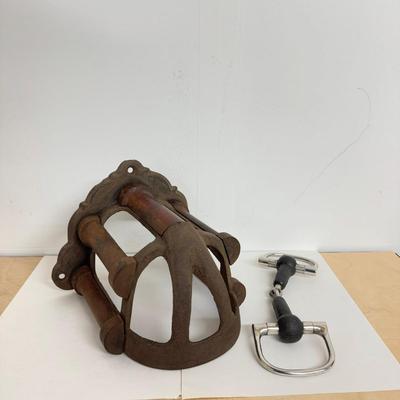 1189 Antique Iron Wall Mounted Horse Bridle/Tact Holder