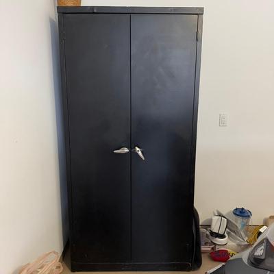 1195 Metal Storage Cabinet