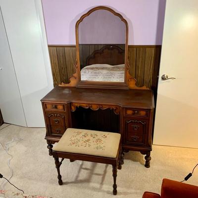 LOT 6 B: Vintage / Antique French 6 Drawer Vanity w/ Floral Embroidered Stool