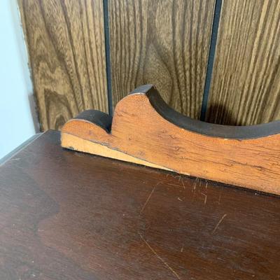 LOT 6 B: Vintage / Antique French 6 Drawer Vanity w/ Floral Embroidered Stool