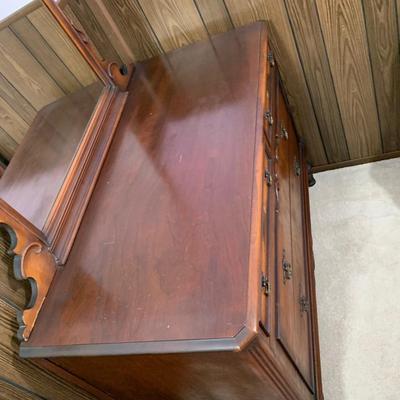 LOT 7 B: Vintage / Antique 4 Drawer Vanity Dresser w/ Mirror