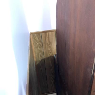 LOT 7 B: Vintage / Antique 4 Drawer Vanity Dresser w/ Mirror