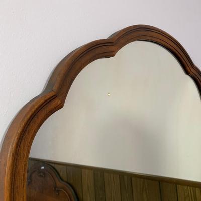 LOT 7 B: Vintage / Antique 4 Drawer Vanity Dresser w/ Mirror