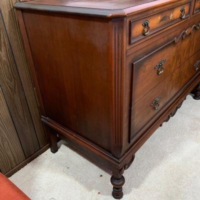 LOT 7 B: Vintage / Antique 4 Drawer Vanity Dresser w/ Mirror