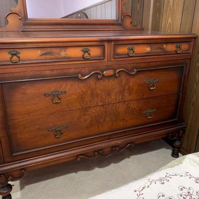 LOT 7 B: Vintage / Antique 4 Drawer Vanity Dresser w/ Mirror
