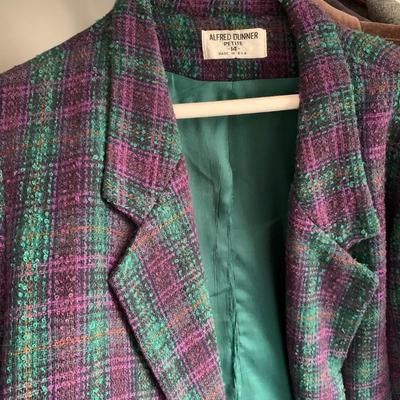 LOT 8 C: Closet Clear Out! Women's Clothes, Suits, Jackets, Shoes, Boots, & More