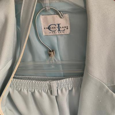 LOT 8 C: Closet Clear Out! Women's Clothes, Suits, Jackets, Shoes, Boots, & More