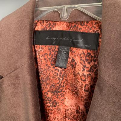 LOT 8 C: Closet Clear Out! Women's Clothes, Suits, Jackets, Shoes, Boots, & More