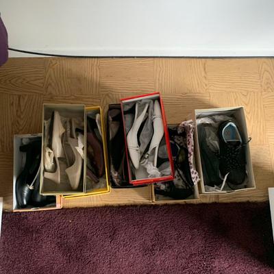 LOT 8 C: Closet Clear Out! Women's Clothes, Suits, Jackets, Shoes, Boots, & More