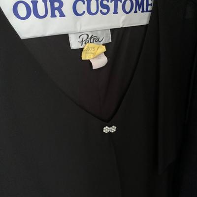 LOT 8 C: Closet Clear Out! Women's Clothes, Suits, Jackets, Shoes, Boots, & More