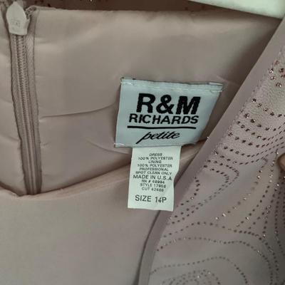 LOT 8 C: Closet Clear Out! Women's Clothes, Suits, Jackets, Shoes, Boots, & More