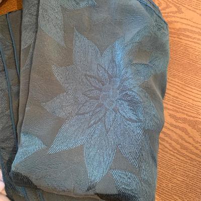 LOT 9 H: Linen Closet Clear Out! Blankets, Towels, Tablecloths & More