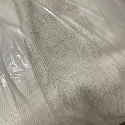 LOT 9 H: Linen Closet Clear Out! Blankets, Towels, Tablecloths & More