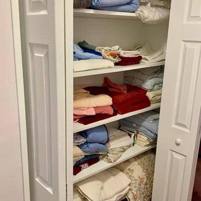 LOT 9 H: Linen Closet Clear Out! Blankets, Towels, Tablecloths & More