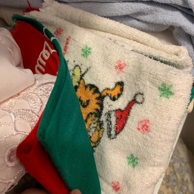 LOT 9 H: Linen Closet Clear Out! Blankets, Towels, Tablecloths & More