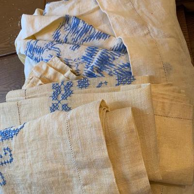 LOT 9 H: Linen Closet Clear Out! Blankets, Towels, Tablecloths & More