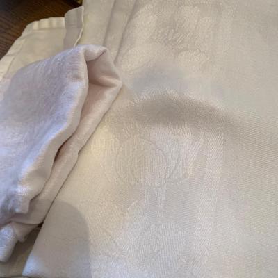 LOT 9 H: Linen Closet Clear Out! Blankets, Towels, Tablecloths & More