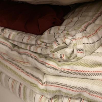 LOT 9 H: Linen Closet Clear Out! Blankets, Towels, Tablecloths & More
