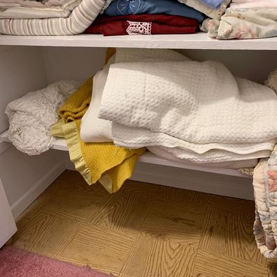 LOT 9 H: Linen Closet Clear Out! Blankets, Towels, Tablecloths & More