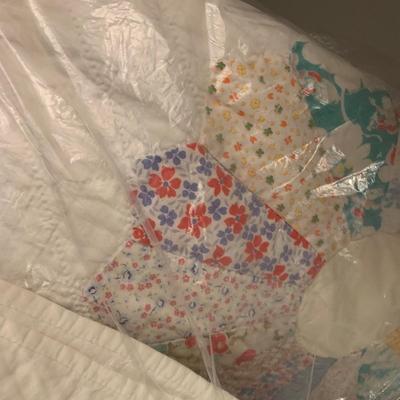 LOT 9 H: Linen Closet Clear Out! Blankets, Towels, Tablecloths & More