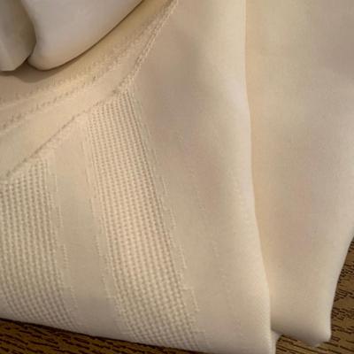 LOT 9 H: Linen Closet Clear Out! Blankets, Towels, Tablecloths & More