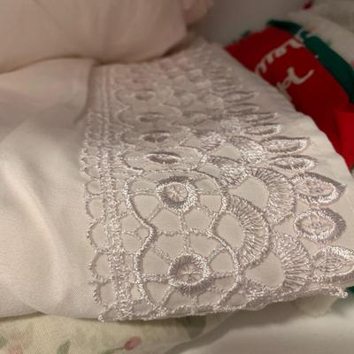 LOT 9 H: Linen Closet Clear Out! Blankets, Towels, Tablecloths & More