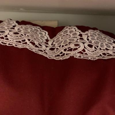 LOT 9 H: Linen Closet Clear Out! Blankets, Towels, Tablecloths & More