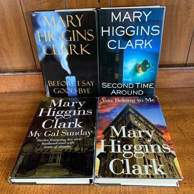 LOT 14 O: Novel Collection: "Dust" by Patricia Cornwell, "Vanished" by Danielle Steel, "You Belong To Me"...