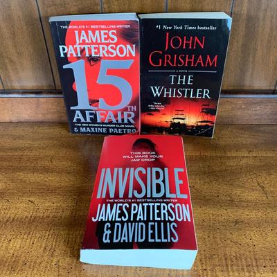 LOT 15 O: Novel Collection: "Lost Symbol" by Dan Brown, "The Whistler" John Grisham, "Roses Are Red" by...