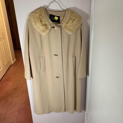 LOT 18 H: Vintage John Wanamaker / Bernhard Altmann Cashmere Coat w/ Fur Collar & Matching Scarf