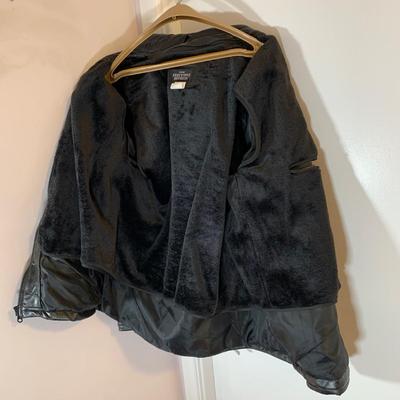 LOT 20 H: 2 Haband Executive Division Size Large Leather Jackets Black & Brown