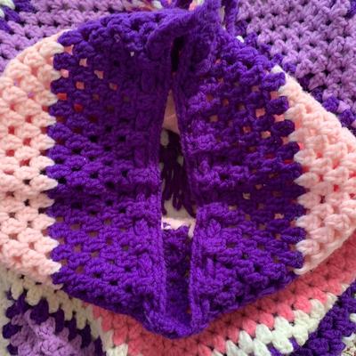 LOT 25 B: Handmade Knit / Crochet Collection: Berets, Shawls, Ponchos, Scarf, Mittens, & Purse