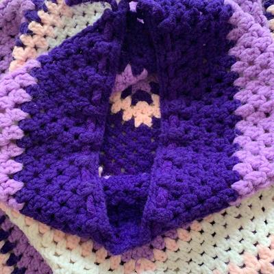 LOT 25 B: Handmade Knit / Crochet Collection: Berets, Shawls, Ponchos, Scarf, Mittens, & Purse