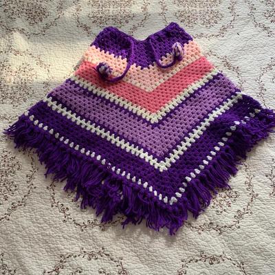 LOT 25 B: Handmade Knit / Crochet Collection: Berets, Shawls, Ponchos, Scarf, Mittens, & Purse