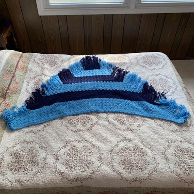 LOT 25 B: Handmade Knit / Crochet Collection: Berets, Shawls, Ponchos, Scarf, Mittens, & Purse