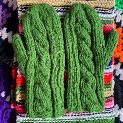 LOT 25 B: Handmade Knit / Crochet Collection: Berets, Shawls, Ponchos, Scarf, Mittens, & Purse