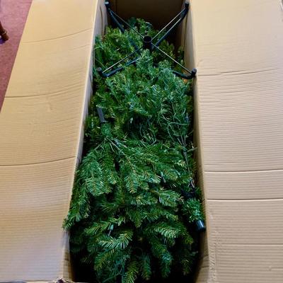 LOT 26 L: Boscov's 7' Dunhill Prelit Christmas Tree