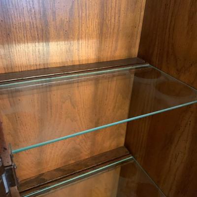 LOT 27 L: Beautiful American Drew Lighted Hutch / China Cabinet