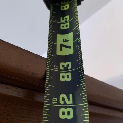 LOT 27 L: Beautiful American Drew Lighted Hutch / China Cabinet