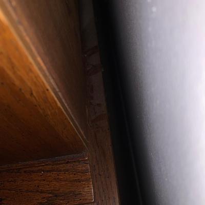 LOT 27 L: Beautiful American Drew Lighted Hutch / China Cabinet