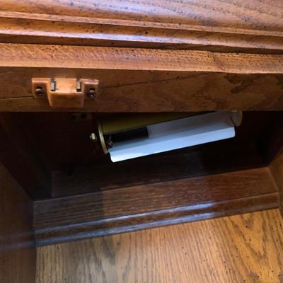 LOT 27 L: Beautiful American Drew Lighted Hutch / China Cabinet