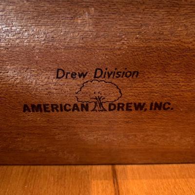 LOT 27 L: Beautiful American Drew Lighted Hutch / China Cabinet