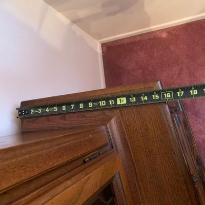 LOT 27 L: Beautiful American Drew Lighted Hutch / China Cabinet