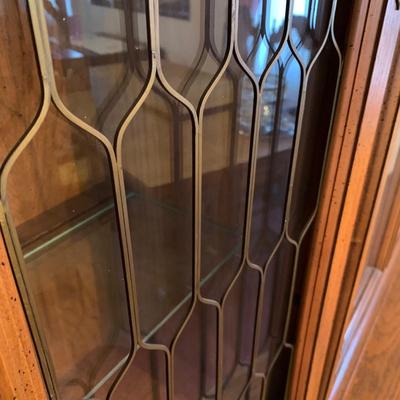 LOT 27 L: Beautiful American Drew Lighted Hutch / China Cabinet