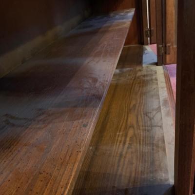 LOT 27 L: Beautiful American Drew Lighted Hutch / China Cabinet