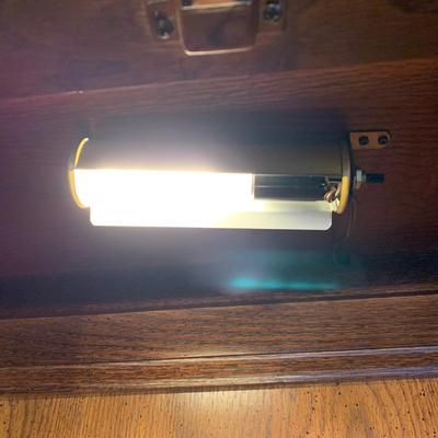 LOT 27 L: Beautiful American Drew Lighted Hutch / China Cabinet